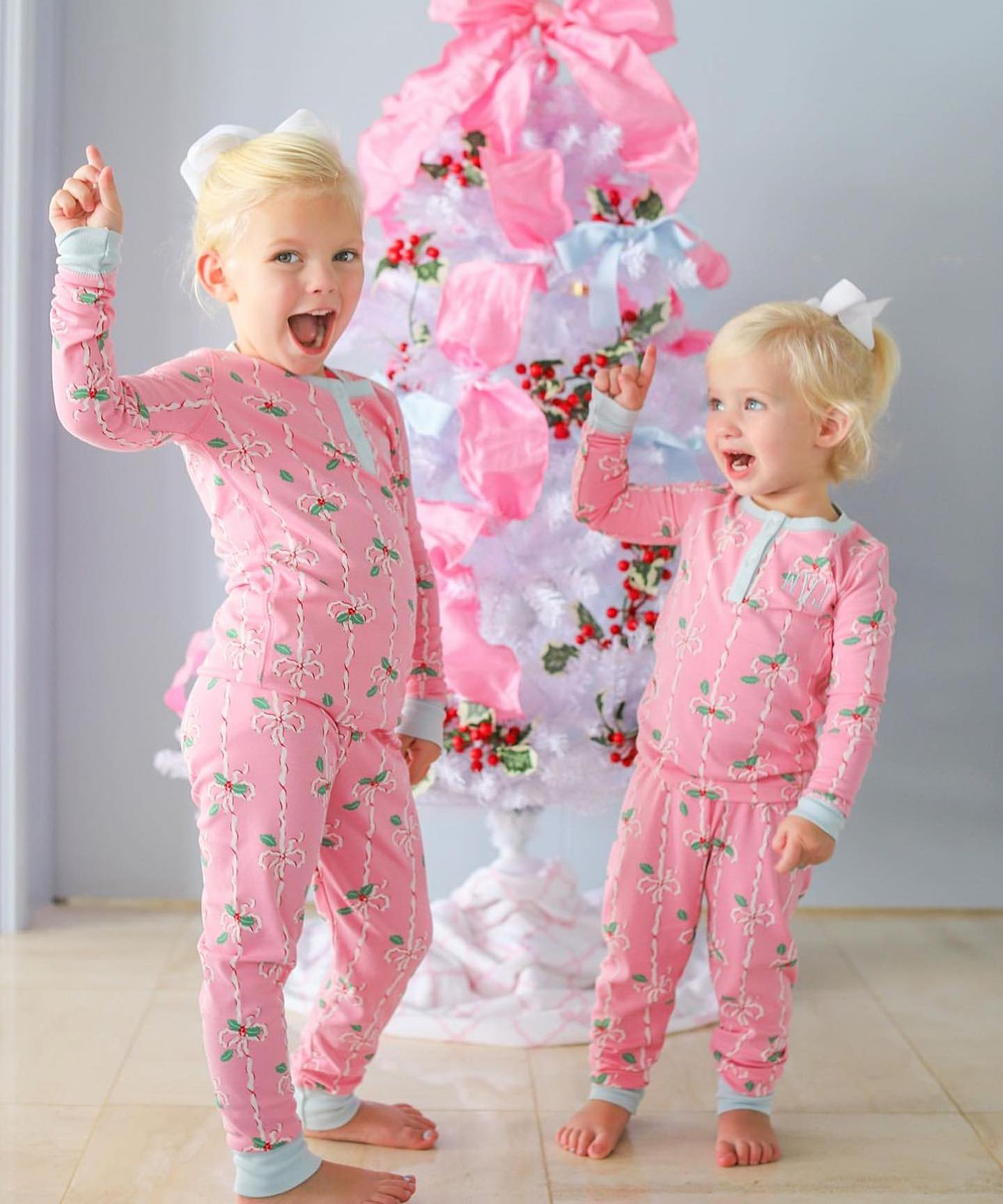 Pre-order GLP1925 baby girls long sleeves pink Christmas pajamas ( Deadline September 23 )